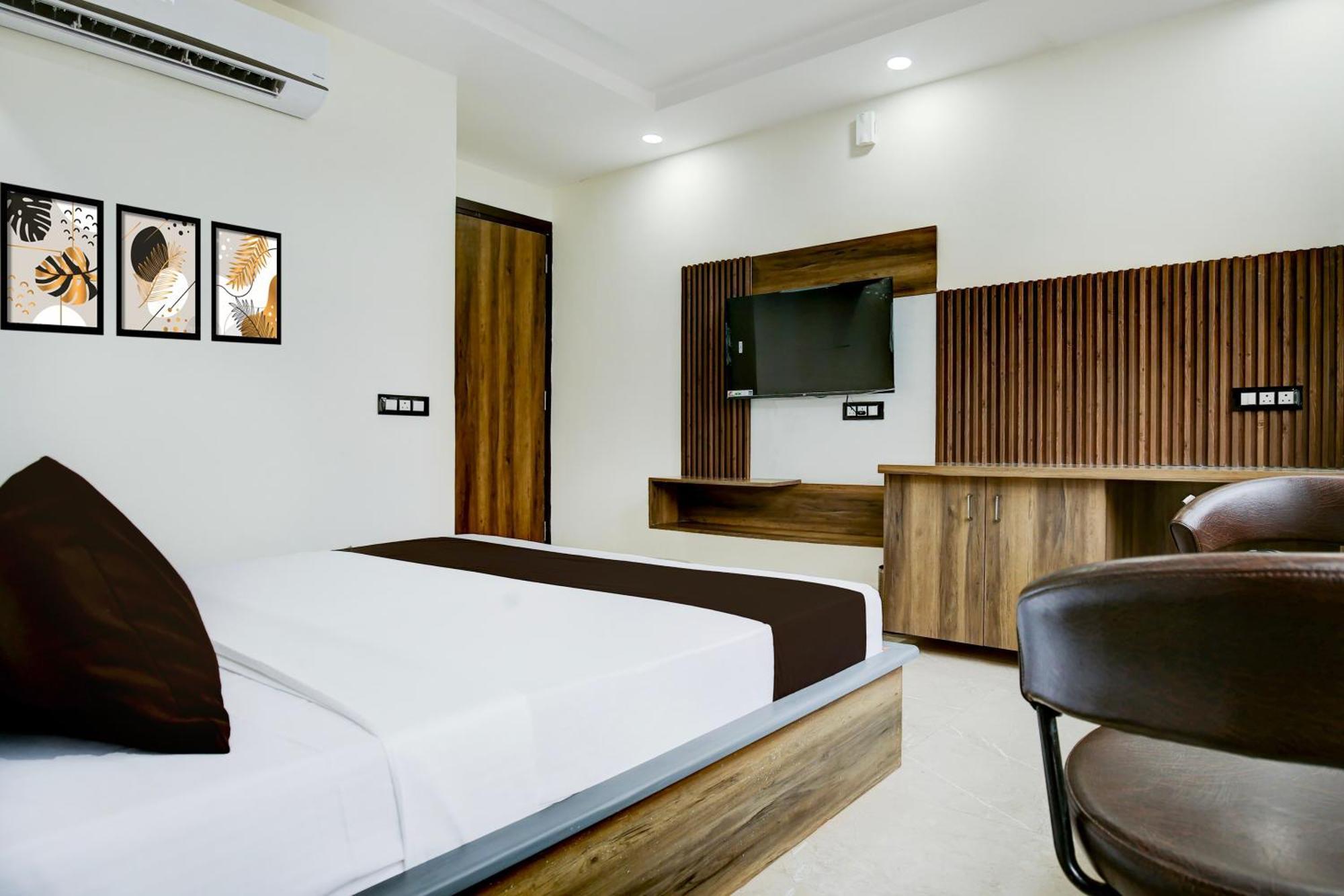 Hotel O Platinum Zirakpur Exterior foto