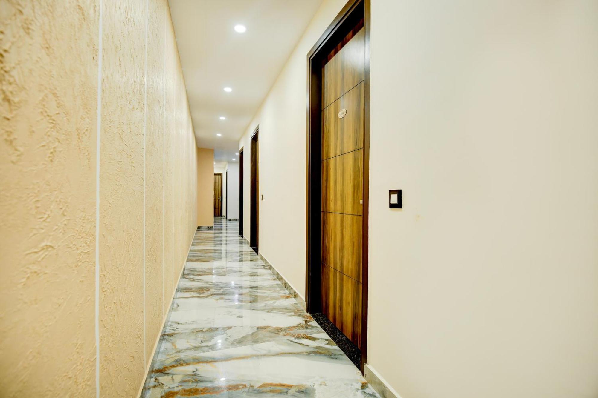 Hotel O Platinum Zirakpur Exterior foto